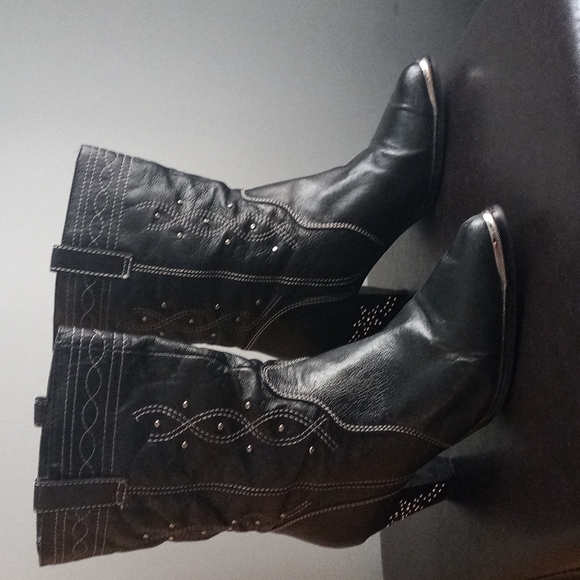 Dingo Rhinestone Low Rise Cowboy Boots - Picture 14 of 14